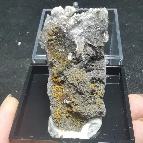 Natural high quality aluminum fluoride anhydrite crystal crystal healing energy stone decoration QUARTZ GEM delivery box