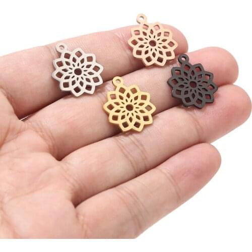 New Stainless Steel Vintage Jewelry Dangle Charms Pendants Flat Round Cutouts with Flower for Necklace Making DIY Handicrafts