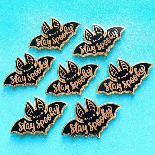 Gothic Stay Spooky Pop Halloween Bat Enamel Brooch Pin Hat Bag Lapel Pins Badges Women Mens Fashion Jewelry Accessories