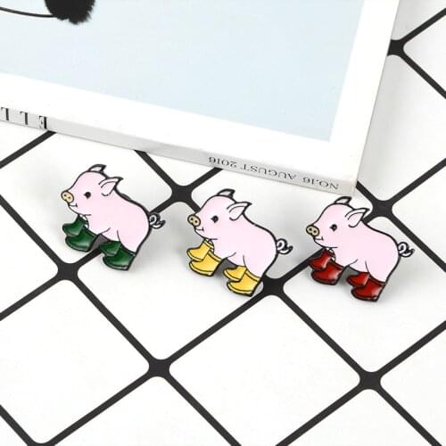 Rain boots Pig Enamel Pin Cartoon Animal Piggy Brooches Fashion Metal Brooch Pins Badge Gifts for Women Men Children Jewelry