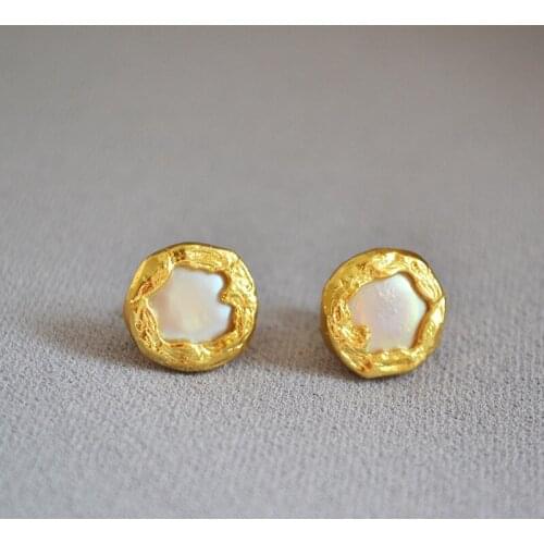 Dainty Gold Natural Shell Earrings For Women Ear Jewelry Mother of Pearl Stud Earrings with 925 Silver Pin