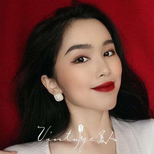 925 Silver Needle Vintage Elegant Bling Wedding Exquisite Shell Square Fashion White Ear Stud Earrings Jewelry for Women Gift