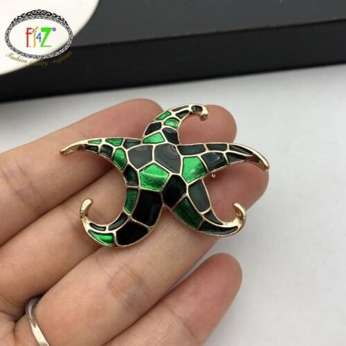 F.J4Z New Star Brooches Green Black Enamel Pear Seafish Costume Pins for Women Girls Gift Jewelry Accessories Bijoux