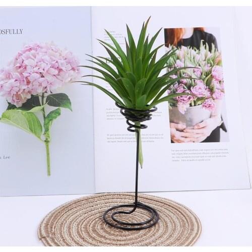 Mini Decorative Metal Air Plant Pot Stand Container Holder Balcony Decor For Air Plants Tillandsia Garden Supplies Home Decor