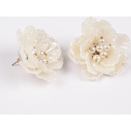 Vintage Boho Flower Simulated Pearl Stud Earring Acrylic White Fashion Jewelry Earrings for Women Pendientes Brincos Gift 6A5020