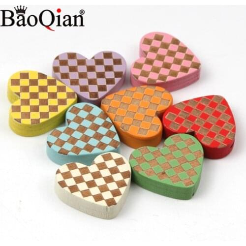 20pcs/lot Mixed Color Heart-Shaped Natural Wooden Lattice Pattern Scrapbook Diy Charm Decoration Crafts