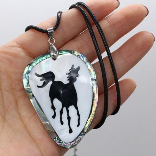 Natural Shell Pendent Necklace Leather Rope Water Drop Shape Horse Pattern Charming Shell Pendant Necklace for Women Gift