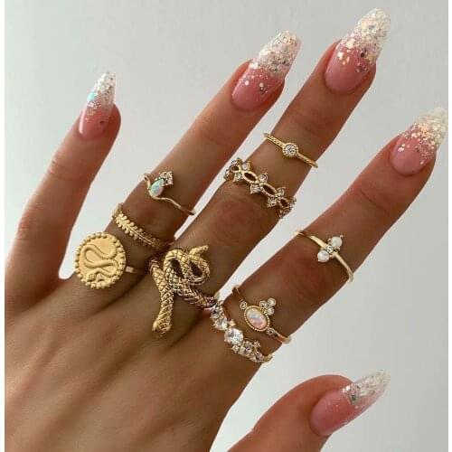 9 pcs/set Retro Boho Gold Colored Crystal Cobra Geometric Ring Set Wedding Finger Jewelry Party Jewelry Accessories for Women