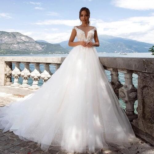 Shiny Tulle A Line Bohemian Wedding Dress Illusion Scoop Cap Sleeves Buttons Back Sweep Train Bridal Gowns Robe de marie