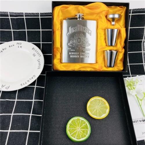 Hot Sales Bpa Free 7oz Whisky Imprint Whiskey Vodka Flagon 304 Stainless Steel Alcohol Liquor Hip Flask Festival Gift Box Set