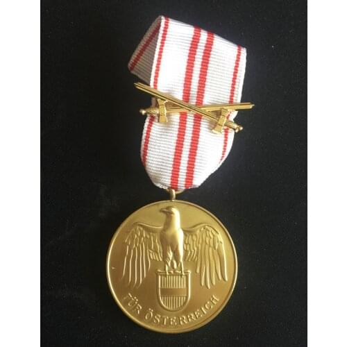 WW1 Austrian 1914-1918 "FUR OSTERREICH" MILITARY MEDAL & BADGE - World military Store