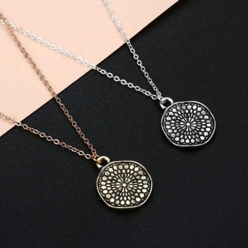 Cxwind Fashion Wavy Disc Necklace Round Circle Pendant For Women Clavicle Charm Chain Necklaces Wedding Jewelry Wholesale