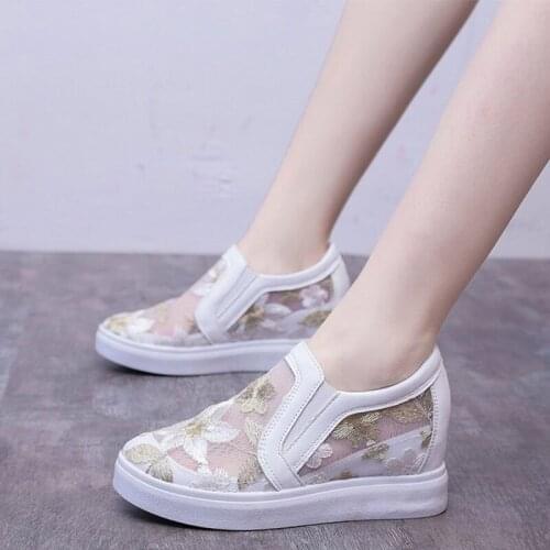 Women Mesh Summer Breathable New Lace Sneakers Ladies Shoes Comfortable Casual Woman Platform Wedge Female Flower Shoes Hot 2020