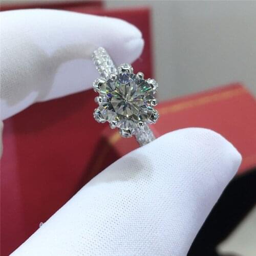 Geoki 925 Sterling Silver Perfect Cut 2 Ct 8mm Passed Diamond Test D Color VVS1 Moissanite Snow Queen Ring Luxury Party Jewelry