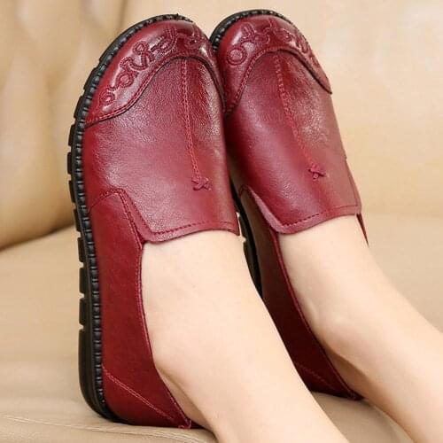 New British Style Small Leather Shoes Womens Shallow Mouth Low-Top Shoes Flat Loafers Slip-On Working Mom Shoes