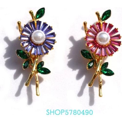 Elegant Flower Brooch for Ladies Dress Accessories Gold Color Crystal Brooch Breast Pearl Pin Party Garments Fashion Jewelry
