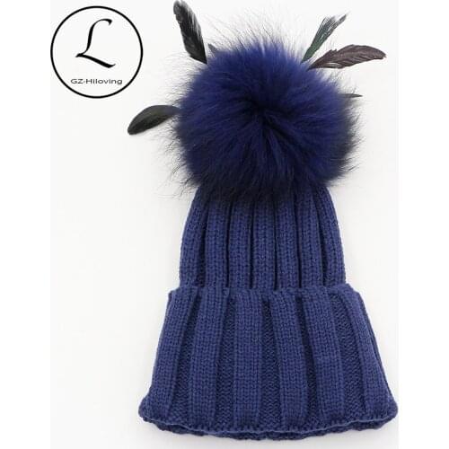 GZHILOVINGL Thicken Knitted Hats Striped Beanies Cap 2017 Winter Hat Natual Raccoon Fur Pompom With Feather Removable Hat Gorros