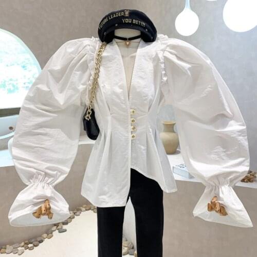 Womens Spring Summer 2021 Design sense Striped vest Sling loose Long Sleeve Sunscreen shirt Shorts Three piece set