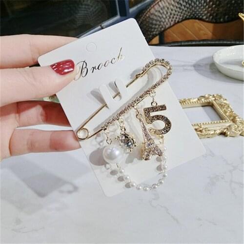 FFLACELL 2020 Luxury Trend Pin Brooch Chain Rhinestone Pearl Tower Letter 5 Brooch Pin Silk Scarf Shawl Hat Buckle for Women