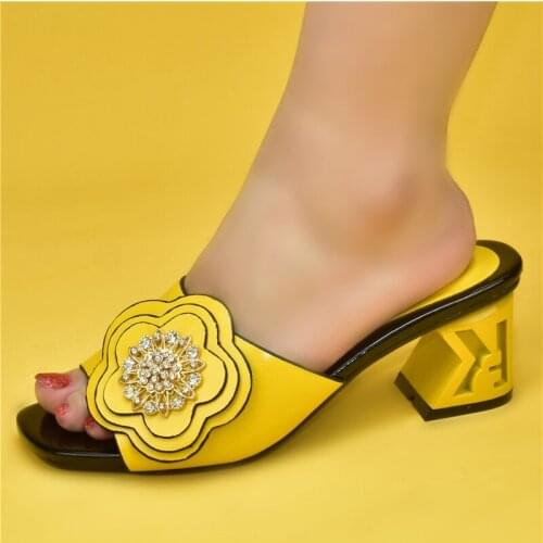 New Fashion Rhinestone Sandals Designer Summer Female Slides Crystal Sandals Slippers High Heel Wedding Shoes for Women Bride