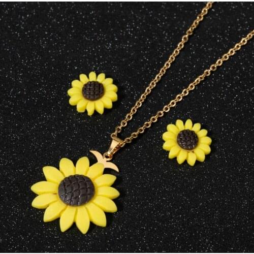SMJEL Korean Cartoon Sunflower Necklaces for Women Girls Stainless Steel Chain Sun Flower Pendant Necklace Christmas Gifts 2021