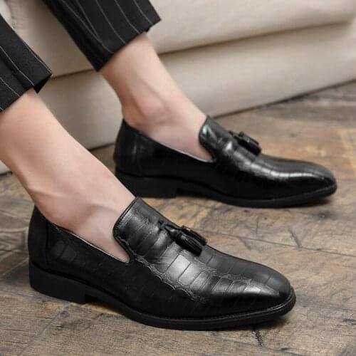New Patent Leather Mens Loafers Wedding Formal Dress Shoes Men Casual Fashion Slip On Shoes Party Club Footwear Business Oxfords