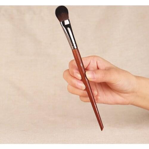 PRECISION HIGHLIGHTER BRUSH 144 - Flat Tapered Highlighting Sculpting Brush - Beauty makeup brushes Blender