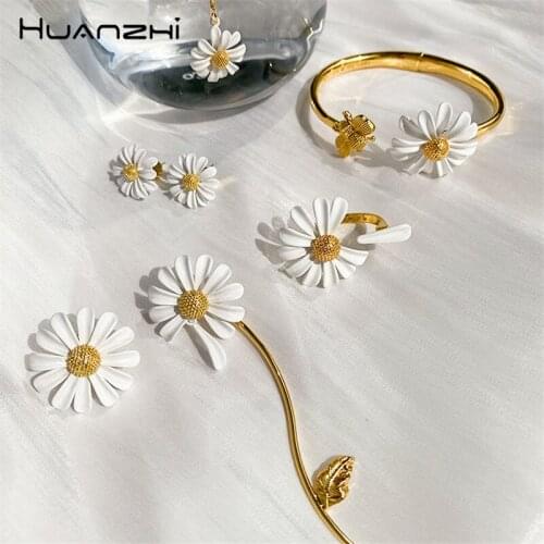 HUANZHI 2021 New Vintage Sweet White Enamel Daisy Plant Series Golden Metal Open Ring Earrings For Women Girls Accessories