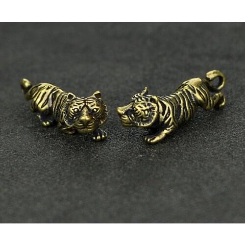 Copper Tiger Small Ornaments Retro Brass Chinese Zodiac Animal Tiger Statue Figurines Keychains Pendants Antique Home Desk Decor
