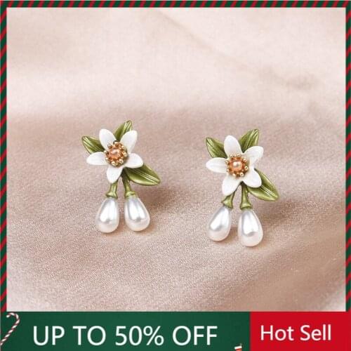 Earrings 2021 Trend French Retro Palace Earrings Painted Flowers Leaves Simple Pearl Earrings Flower Earrings for Women Jewelry