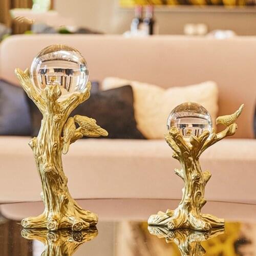 EUROPEAN RESIN TRUNK METAL BIRD CRYSTAL BALL FIGURINES DECORATION HOME LIVINGROOM TABLE ORNAMENTS CRAFTS OFFICE DESKTOP STATUES