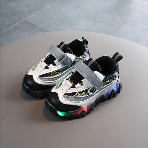 Childrens Lighting Fashion Sports Shoes Boys and Girls Wave Bottom Anti-slip Sequins Breathable Shoes LED Baby Toddler Shoes