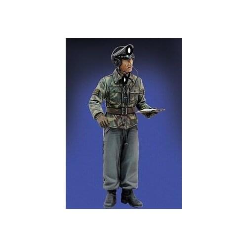 German resin soldier of World War II German tank commander 1:35