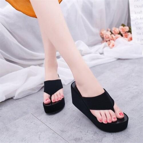 Womens shoes 2021 new lame-heeled thick-soled flat-shaped fashion outer wear casual flip flops