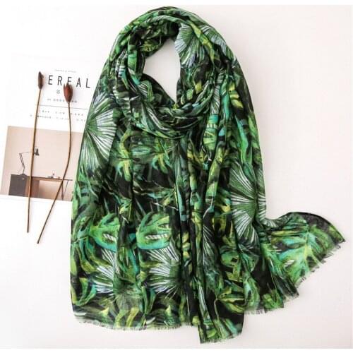 Autumn Winter Fashion Green Leaves Floral Tassel Viscose Shawl Scarf Women High Quality Print Warm Hijabs and Wraps Muslim Sjaal