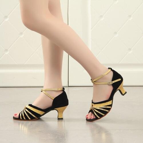 Women Dance Shoes Non-Slip Adult Lading Dance Shoes Sequins Casual Women Sandals Soft Sole Low-Heeled Mother Practice Shoes