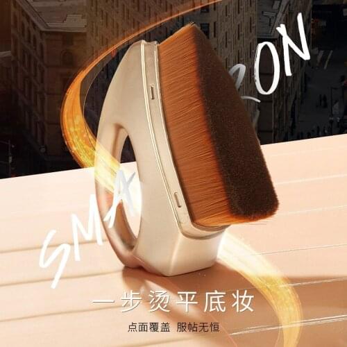 Small Iron Type Foundation Brush Is Soft Skin-friendly Portable Not Sticky Easy To Apply Makeup Beauty Tool for Beginners