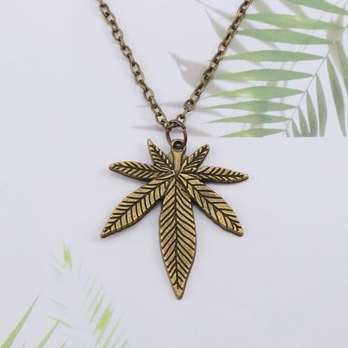 Mens Gift Jewelry Accessories 50cm Womens New Fashion Trend Maple Leaf Necklace Hemp Leaf Pendant Charm Long Necklace