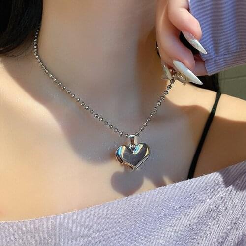 Fashion Love Trend Flower Pendant Necklace Ins Fragrant Style Retro Temperament Jumping Di Bead Clavicle Chain Necklace Female