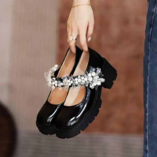 The new age season 2021 fashion low help thick with soft leather shoes fashion in round head high heels