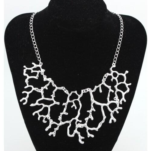 2017 Jewelry Handmade Coral Flower Necklacealloy hollow out branch sautoir clothing accessories clavicle short chain