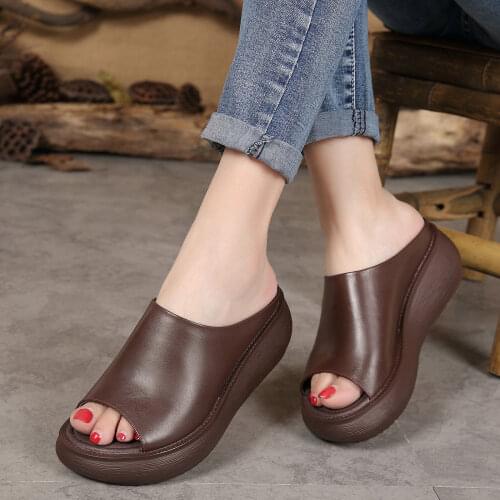 2021 New Womens Summer Flat Slippers Round Toe Sandals High Heel Open Toe Platform Sandals Woman Beach Slippers Black brown