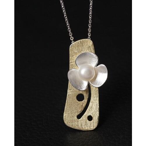 S925 Sterling Silver Flower pendant female vintage freshwater pearl three petal flower Necklace Clavicle Chain Pendant Women