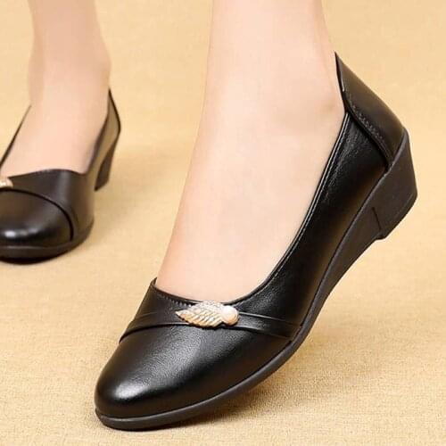 New Soft Leather Low-heeled Single Shoes Women Soft-soled Comfortable Middle-aged Sandals Mother Shoes Mid-heel Work Shoes