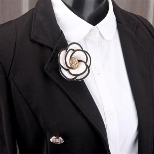 High Quality Welt Flowers Cloth Brooch For Women AAA Rhinestone Crystal Flower Bud Clip Pins Camellia Brooch Wedding Jewelry