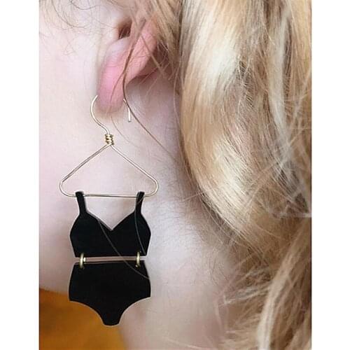 Korean Trend Style Womens Underwear C-shaped Human Tassel Rope Earrings Womens Fashion Simple Hip Hop Jewelry Birthday Gift