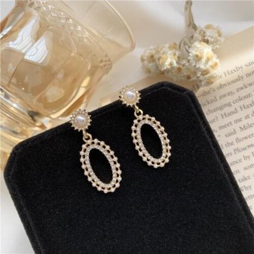 Baroque Vintage Rhinestone Pearl Inlaid Hollow Oval Drop Earrings Korean Elegant Pendent Earrings for Women Girls Ear Jewelry