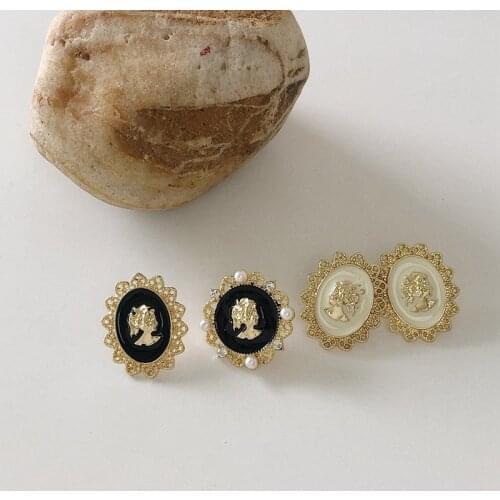 TIMEONLY Vintage Wreath Shape Portrait Enamel Stud Earring Black White Color Alloy Charm Earring for Women Girl Jewelry Elegant