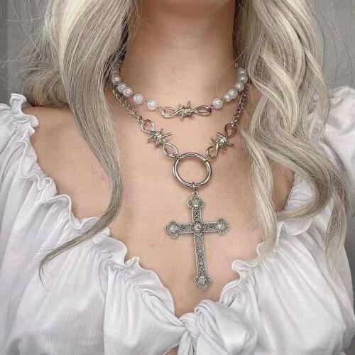 Thorn Jewelry Cross Goth Pearl Friends Chain Necklace for Women Womens Neck Chain Gothic Choker Punk Fashion Accessories
