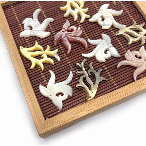 Natural Sea Water White Shell Pendant Pearl Shell New Flower Handmade DIY Jewelry Gift Necklace Earring Pendant Accessories